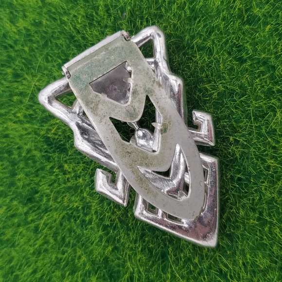 Estate Scarf Clip Crystal Missing A Few Stones Stunning Collectible Overflow - Picture 3 of 4